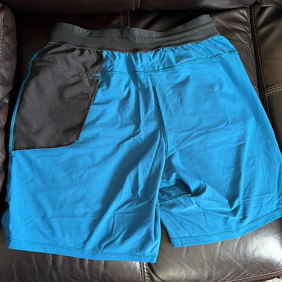 Lululemon men’s  license to train lined shorts medium size - Picture 13 of 14